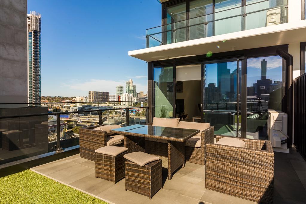 Mj Shortstay Apartments - Platinum Tower Мельбурн Экстерьер фото